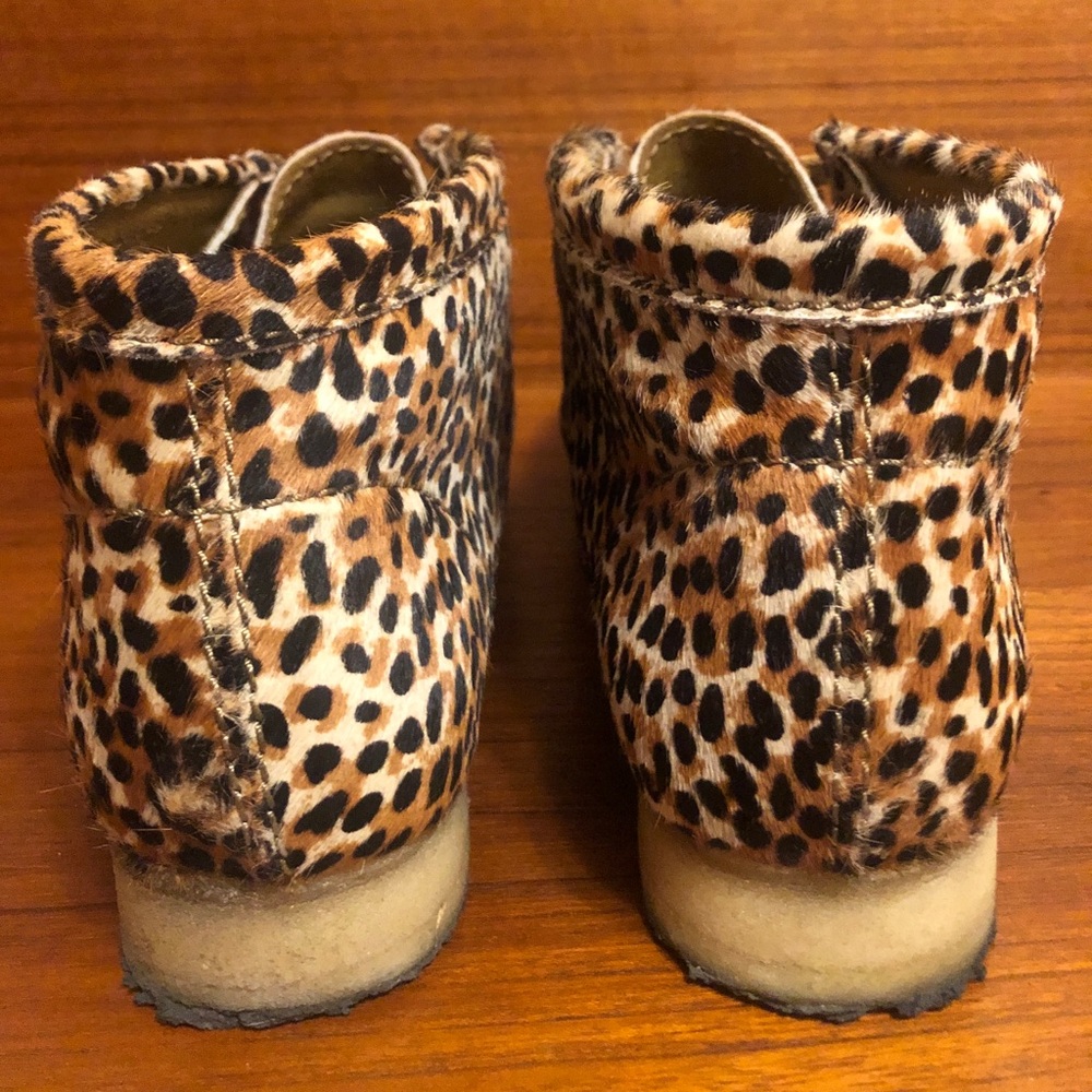 Clarks Leopard Print Moccasins - Picture 5 of 10